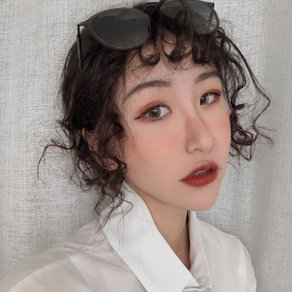 2025 女生髮型推薦 6:泡麵頭