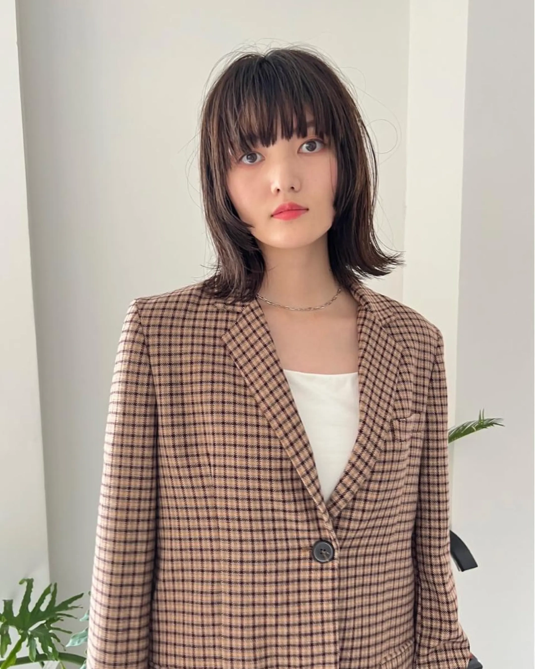 2025 秋冬髮色推薦：奶霧栗棕（Milky Chestnut Brown）