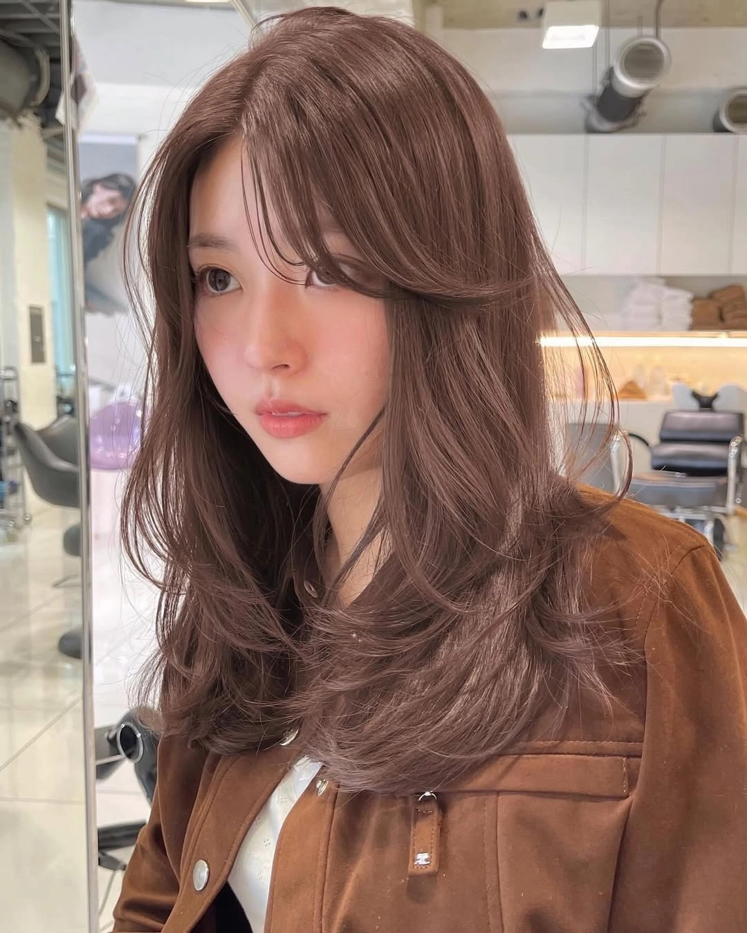 2025 秋冬髮色推薦：焦糖霧棕（Caramel Mist Brown）