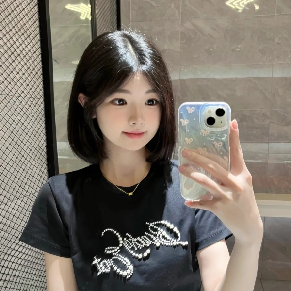 2025 女生髮型推薦 10:中分短髮
