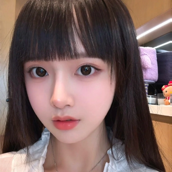 2025 女生髮型推薦 15:漫畫瀏海