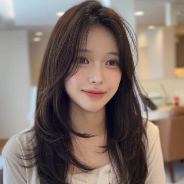 2025 女生髮型推薦 3:S 型微捲
