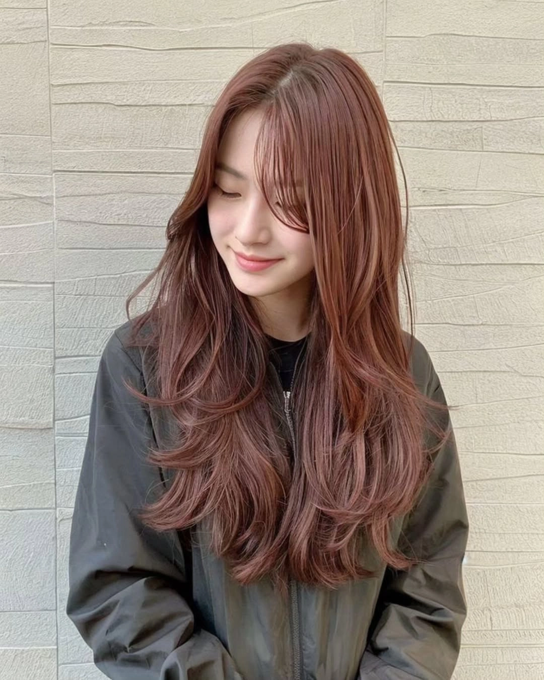 2025 秋冬髮色推薦：霧玫瑰棕（Dusty Rose Brown）